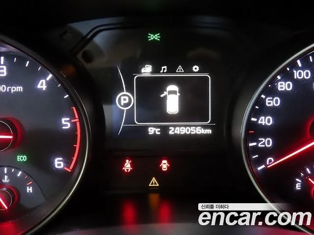Kia Carnival 2015 thumb 8