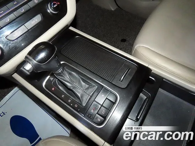 Kia Carnival 2015 thumb 9