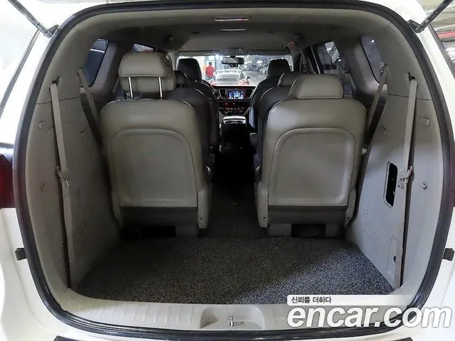 Kia Carnival 2015 thumb 12