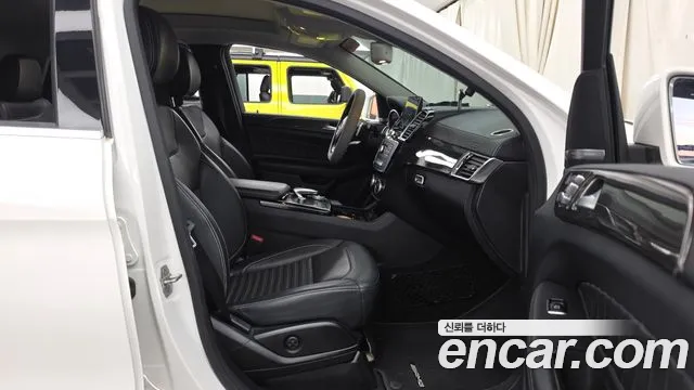 Mercedes-Benz GLE 2017 thumb 10