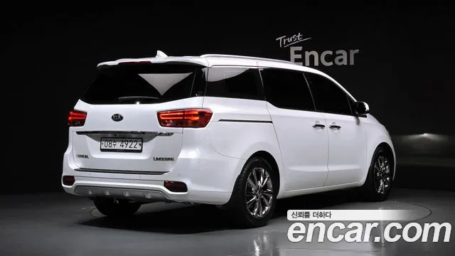 Kia Carnival 2018 thumb 2