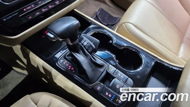 Kia Carnival 2018 thumb 9