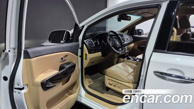 Kia Carnival 2018 thumb 10