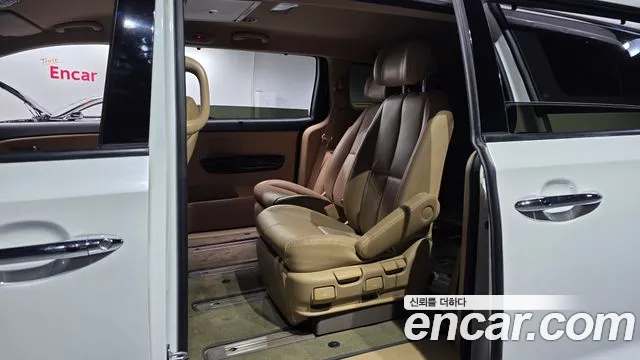 Kia Carnival 2018 thumb 11