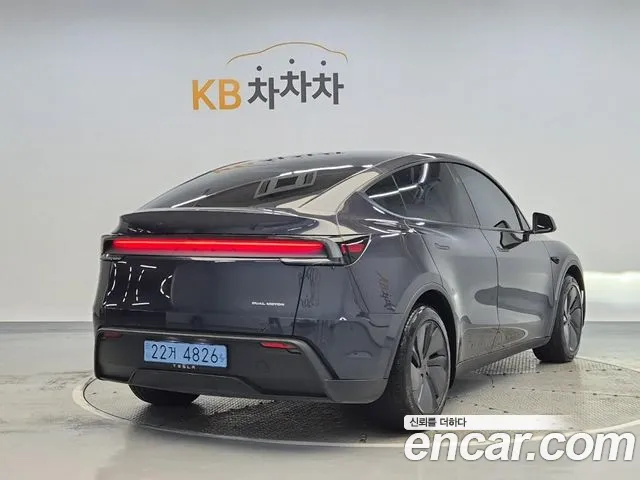 Tesla Model Y 2026 thumb 3