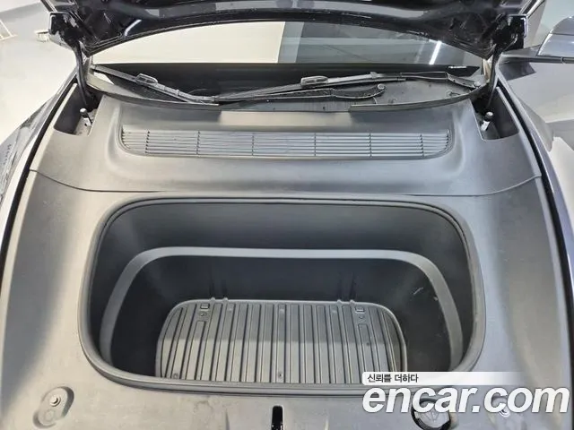 Tesla Model Y 2026 thumb 5