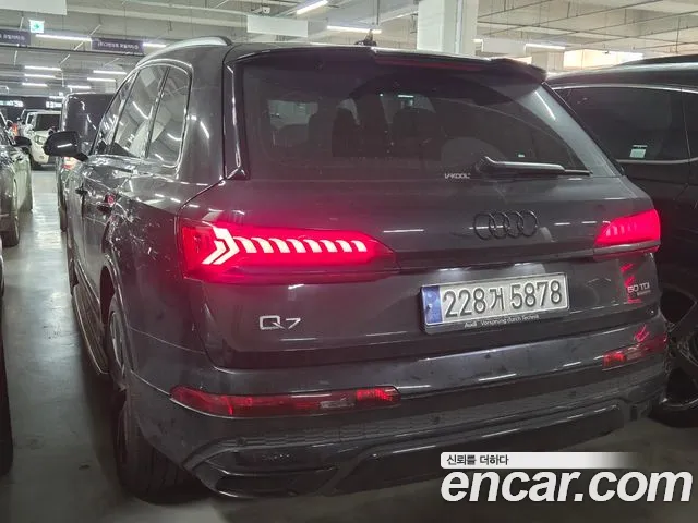 Audi Q7 2023 thumb 3