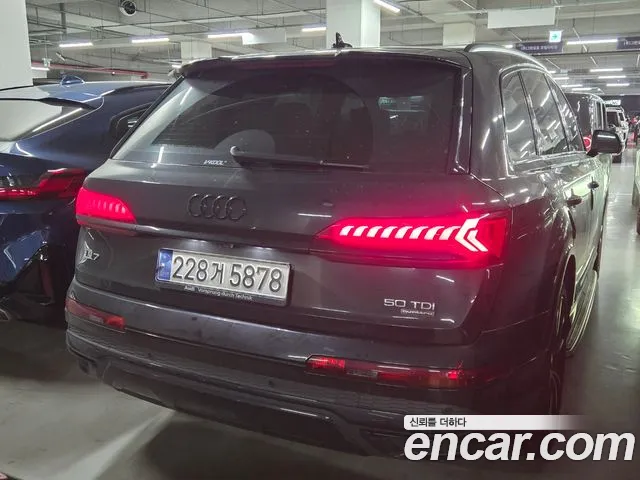 Audi Q7 2023 thumb 4