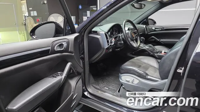 Porsche Cayenne 2017 thumb 10