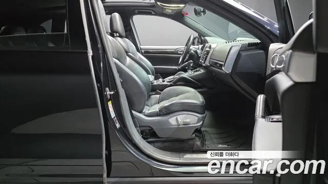 Porsche Cayenne 2017 thumb 11