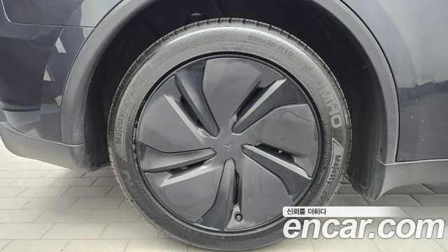 Tesla Model Y 2026 thumb 5