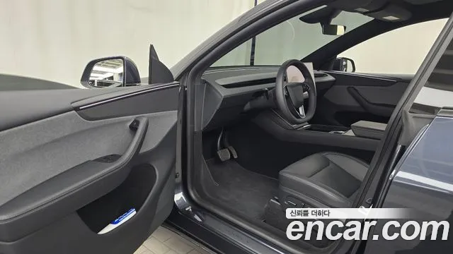 Tesla Model Y 2026 thumb 10