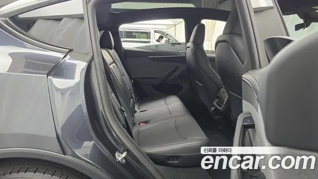 Tesla Model Y 2026 thumb 11