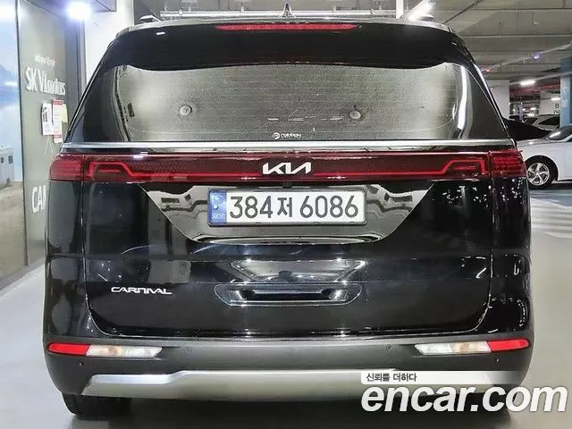 Kia Carnival 2023 thumb 4