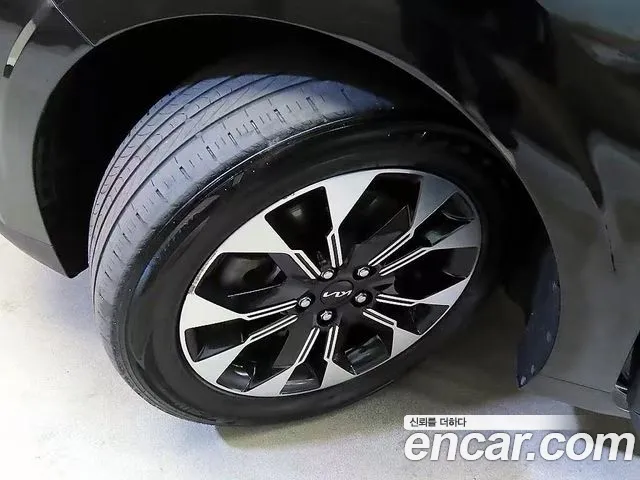 Kia Carnival 2023 thumb 5