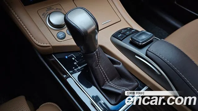 Lexus ES 2018 thumb 8