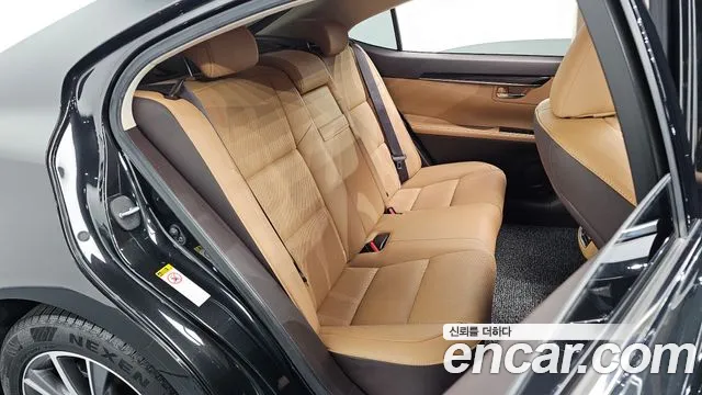 Lexus ES 2018 thumb 10