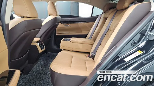 Lexus ES 2018 thumb 11