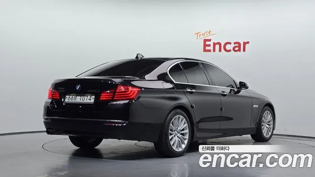 BMW 5-Series 2016 thumb 2
