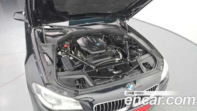 BMW 5-Series 2016 thumb 6