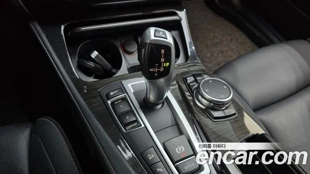 BMW 5-Series 2016 thumb 9