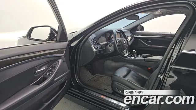 BMW 5-Series 2016 thumb 10