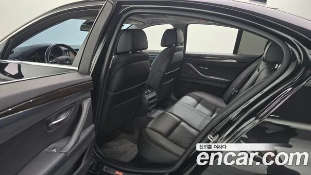 BMW 5-Series 2016 thumb 12