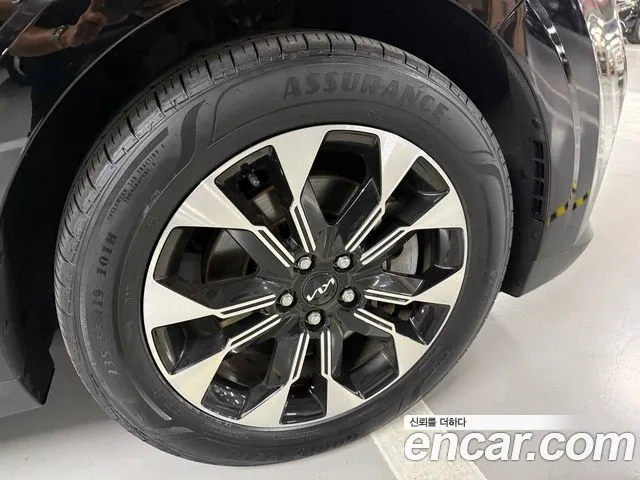 Kia Carnival 2023 thumb 3