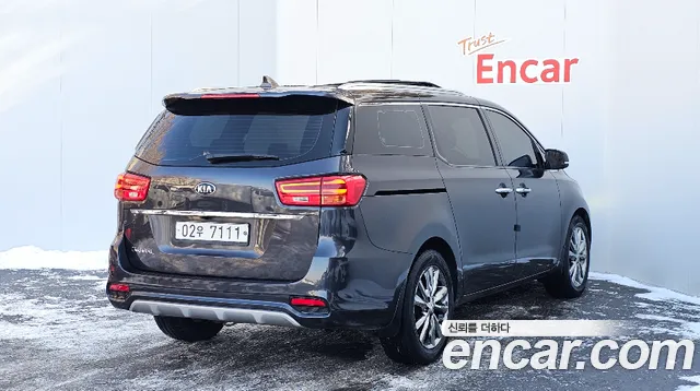 Kia Carnival 2018 thumb 2