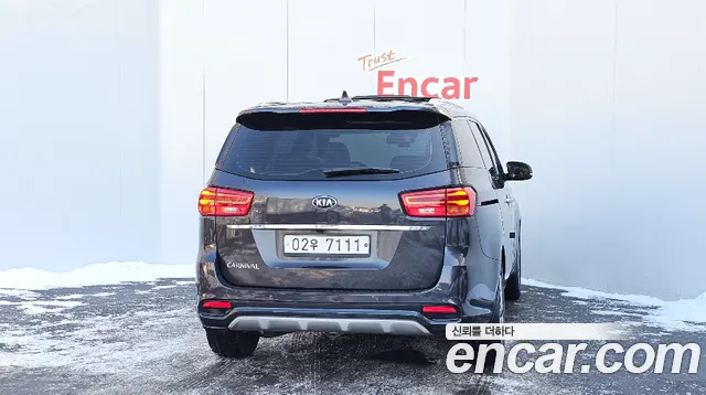 Kia Carnival 2018 thumb 4