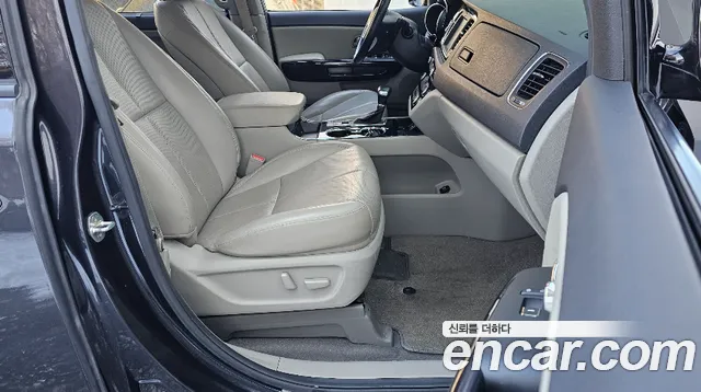 Kia Carnival 2018 thumb 9