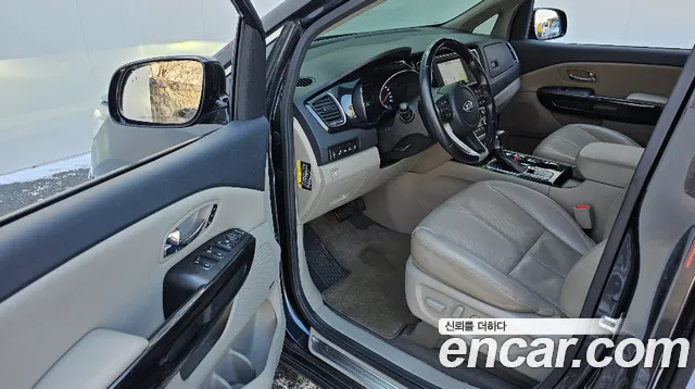 Kia Carnival 2018 thumb 10