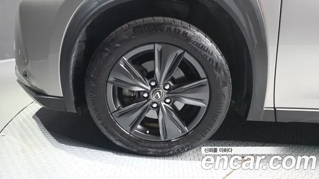 Lexus UX 2019 thumb 5