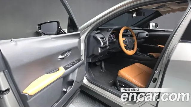 Lexus UX 2019 thumb 10