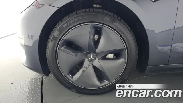 Tesla Model 3 2020 thumb 5