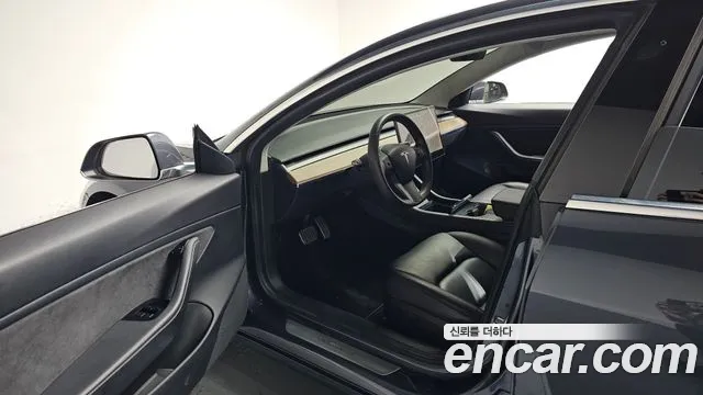 Tesla Model 3 2020 thumb 10