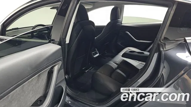 Tesla Model 3 2020 thumb 12