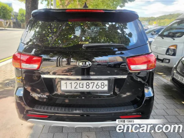 Kia Carnival 2018 thumb 4