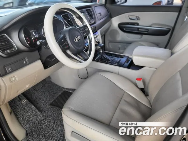 Kia Carnival 2018 thumb 10