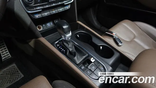 Hyundai Santa Fe 2018 thumb 9