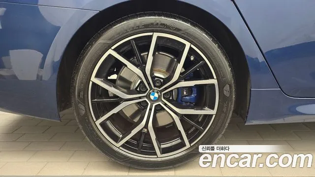 BMW 5-Series 2021 thumb 4