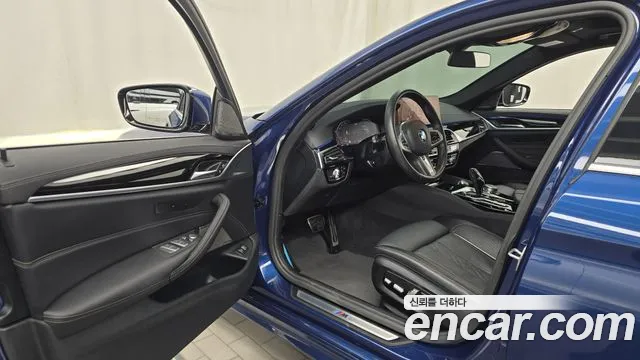 BMW 5-Series 2021 thumb 9