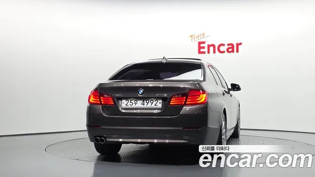 BMW 5-Series 2012 thumb 3