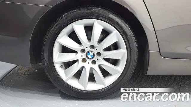 BMW 5-Series 2012 thumb 4