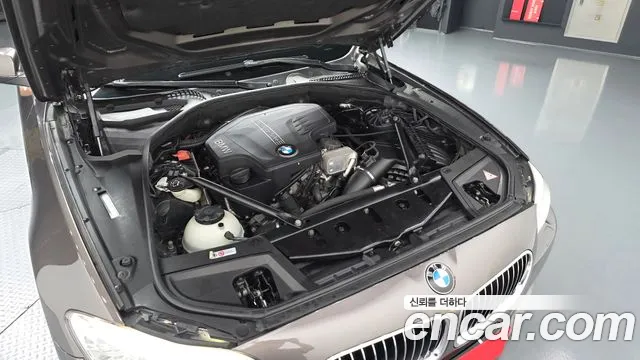 BMW 5-Series 2012 thumb 5