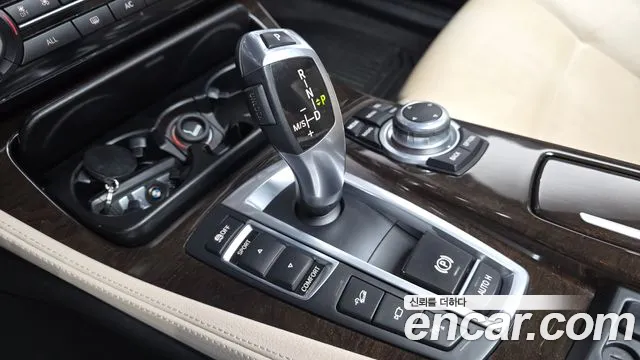 BMW 5-Series 2012 thumb 8