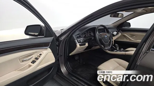 BMW 5-Series 2012 thumb 9