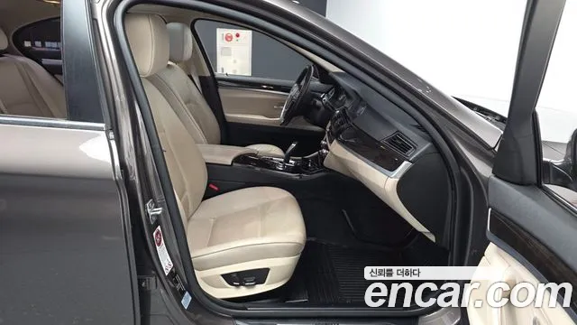 BMW 5-Series 2012 thumb 10