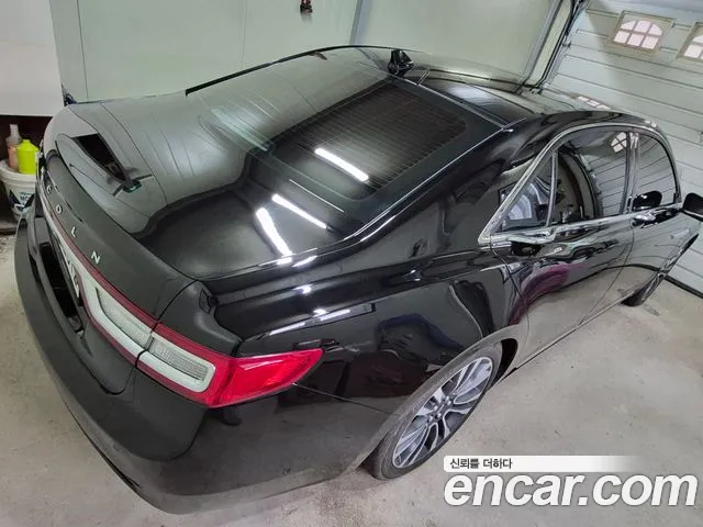 Lincoln Continental 2019 thumb 2