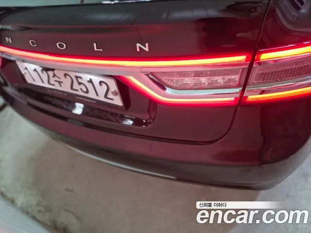 Lincoln Continental 2019 thumb 4